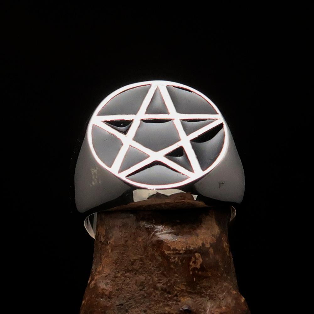 Perfectly crafted Men's Solid Line Pentagram Ring Black - Sterling Silver