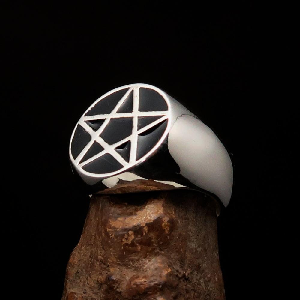 Perfectly crafted Men's Solid Line Pentagram Ring Black - Sterling Silver