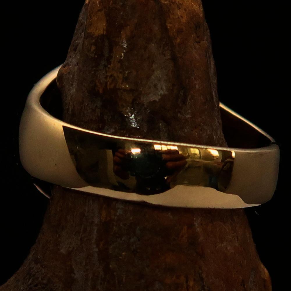 Perfectly crafted Men's Solid Line Pentagram Ring Green - Brass