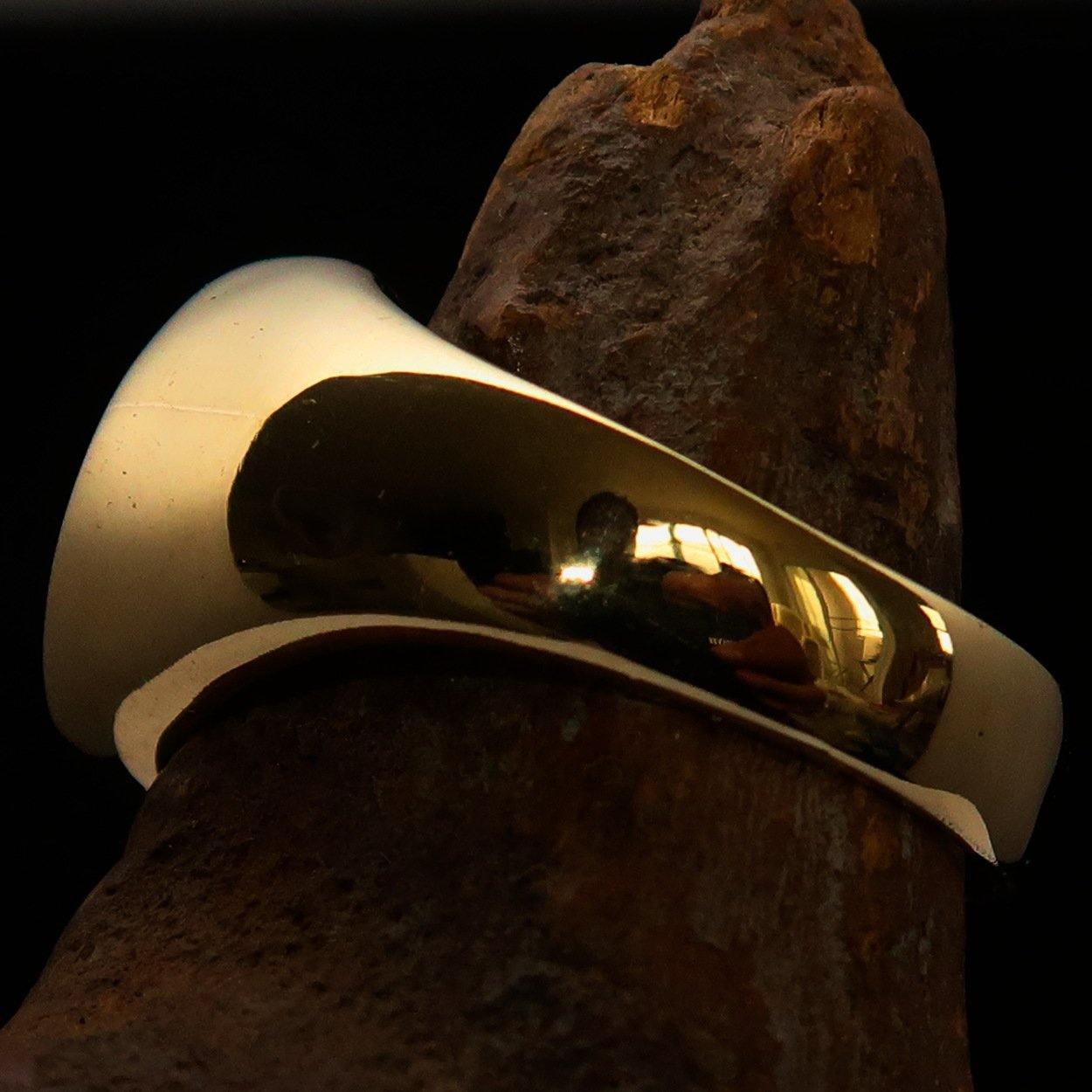 Perfectly crafted Men's Solid Line Pentagram Ring Green - Brass