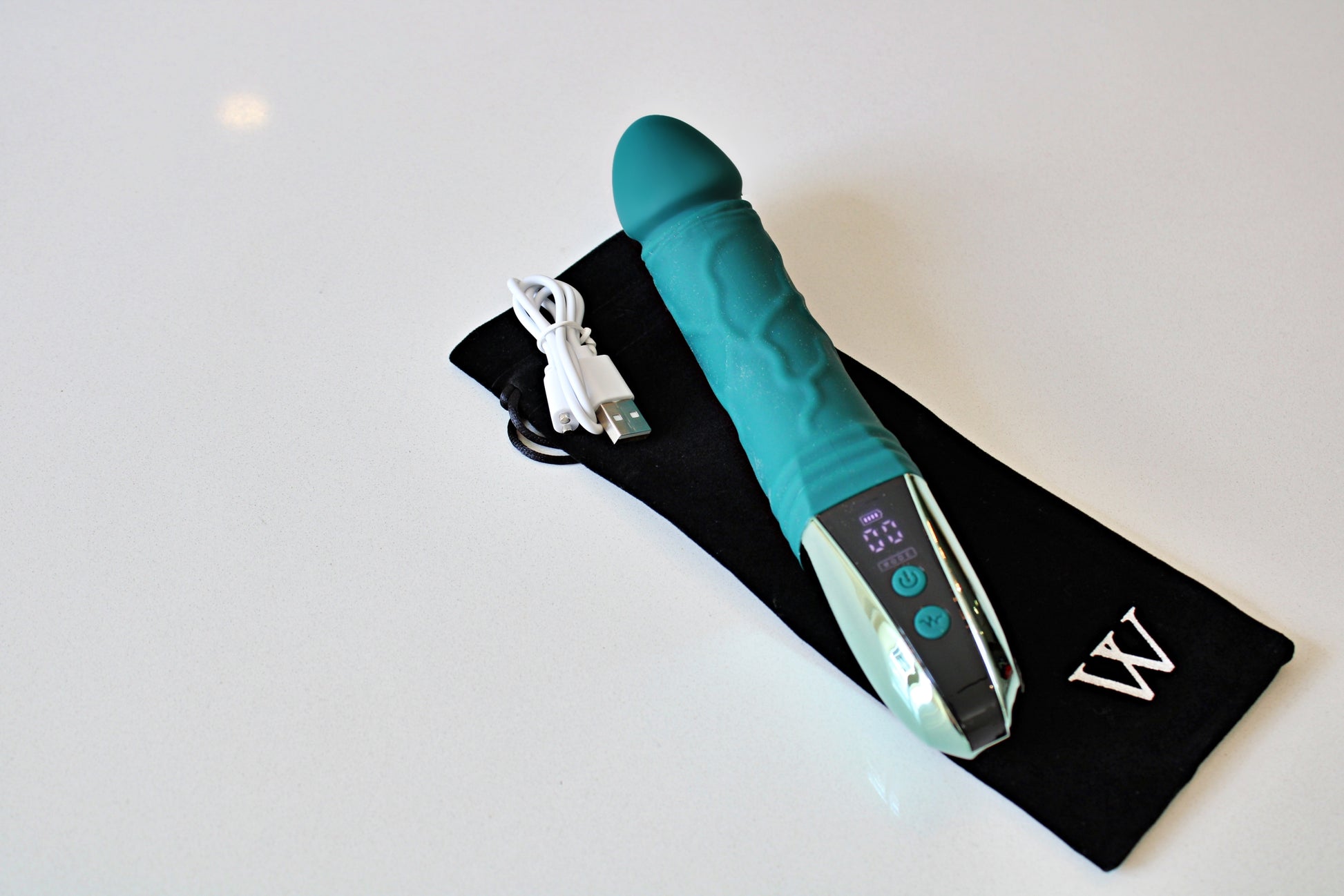 Vibrating Dildo - Best Dildo Vibrator Lady Justice | V For Vibes